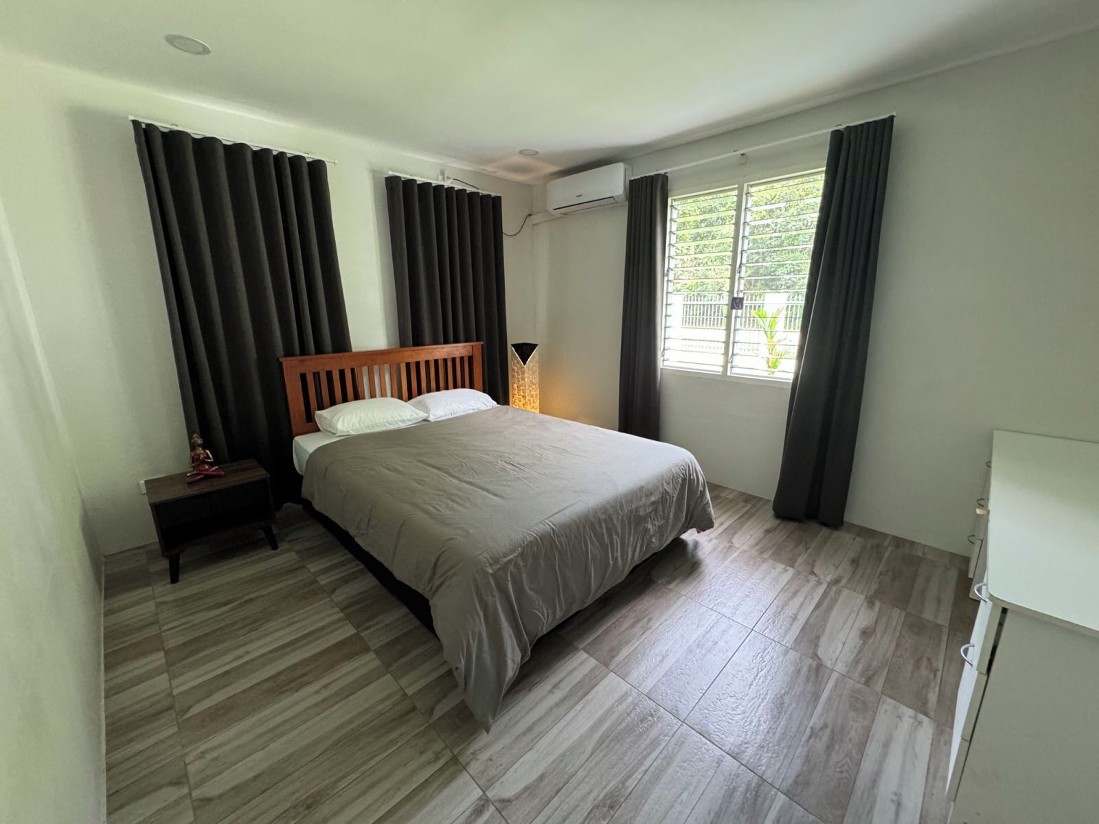 4 dormitorios, tabla de planchar con plancha, wifi gratis y ropa de cama