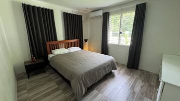 4 bedrooms, iron/ironing board, free WiFi, bed sheets