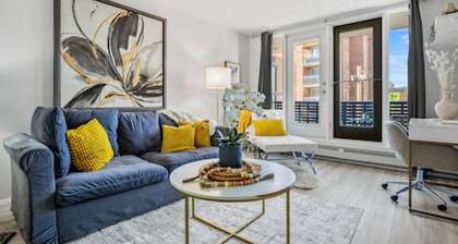 Bright Beltline Suite, Sleeps 4, Free Parking