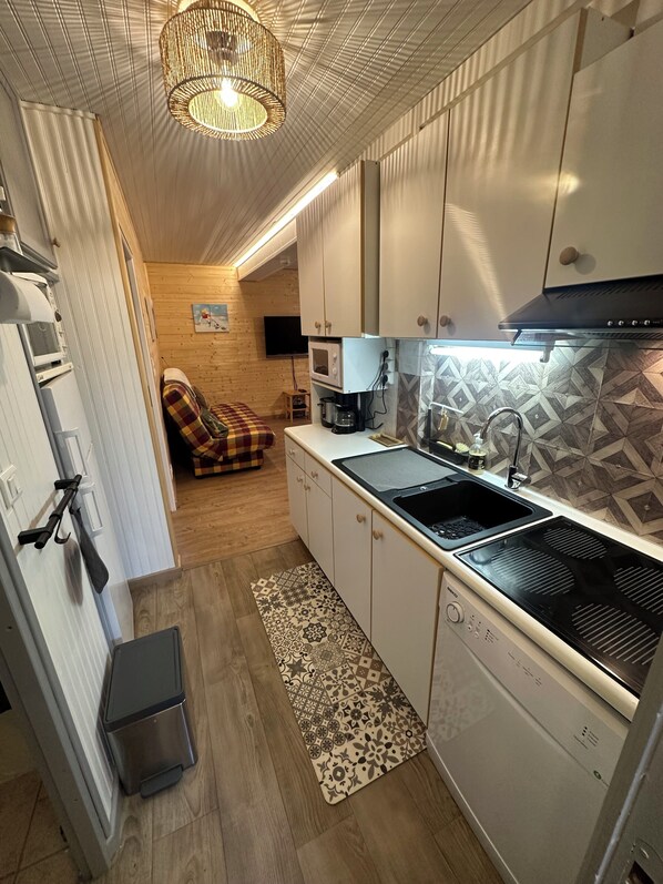 Private kitchen - Vrbo Property (Arette)