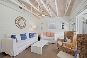 Smart TV - Bluefish House • Six-Seater Golf Cart • Walk to Beach • Private Hot Tub (Santa Rosa Beach)