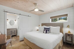 3 bedrooms, iron/ironing board, free WiFi, bed sheets - Bluefish House • Six-Seater Golf Cart • Walk to Beach • Private Hot Tub (Santa Rosa Beach)