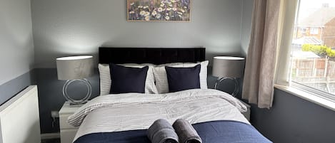 3 chambres, fer et planche à repasser, Wi-Fi, draps fournis