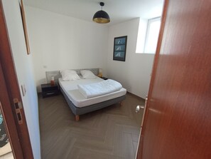 Room - Vrbo Property (Douarnenez)