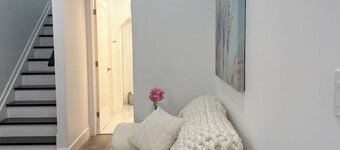 Private 2-Story Garden Suite 2 Bedrooms, 2 Baths