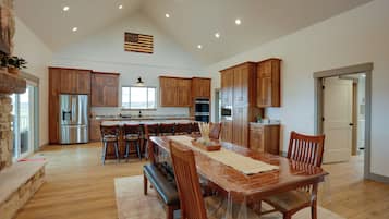 Rumah (6 Bedrooms) | Interior
