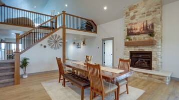 House (6 Bedrooms) | Interior
