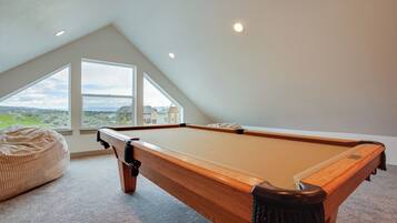 House (6 Bedrooms) | Interior
