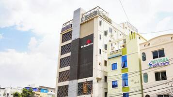 A multi-story building with signage for 'Oak Line Hotels & Resorts' and 'JP Mindtree.'