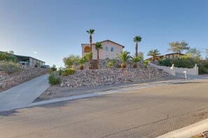 A house with a stone staircase, palm trees, and a clear sky. - 2 Mi to River, Lake Mohave and Laughlin Casinos (Bullhead City)