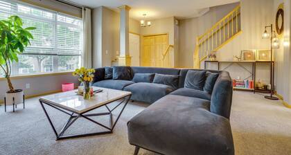 Spacious & Quiet Townhome In the Twin Cities