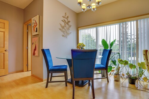 Spacious & Quiet Townhome In the Twin Cities