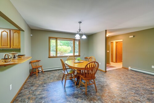 Wooded Applegate Retreat w/ Private Trail Access