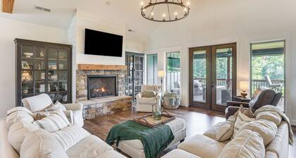 Private Boat Launch & Dock! Huge Lay Lake Retreat