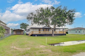 A mobile home with a fenced yard, a tree, and a small stream. - Near Boat Ramp, Kingfisher Park/pier, Dog Friendly (Port O Connor)