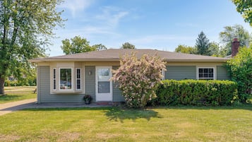 House (3 Bedrooms) | Front of property