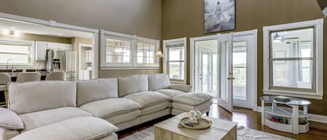 House (5 Bedrooms) | Interior