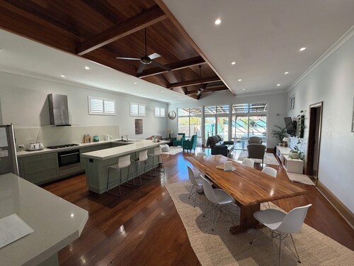 Big Gum Cottage: 15 min walk: cafés, shops & beach