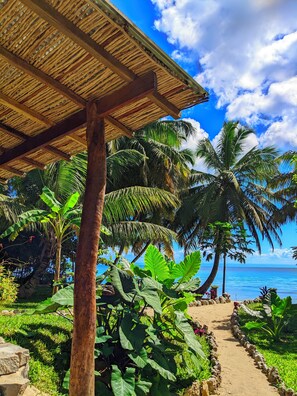Property grounds - House with private beach (Ile Sainte-Marie)