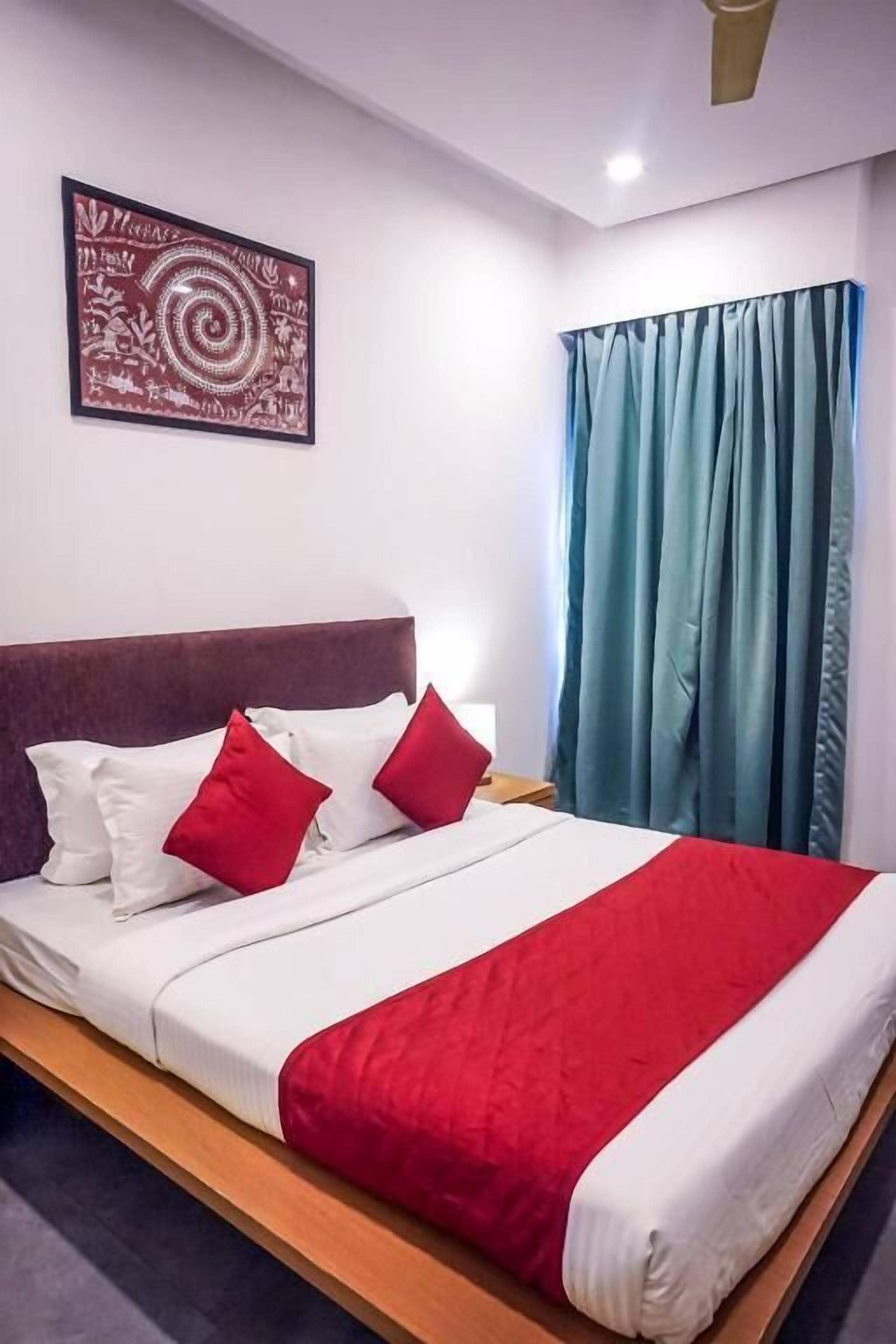 In-room safe, iron/ironing board, free WiFi