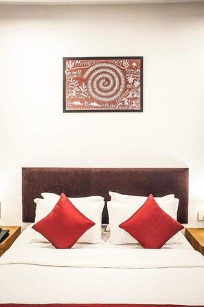 In-room safe, iron/ironing board, free WiFi - Hotel Paradise  (Pune)