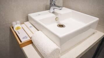 Deluxe Double or Twin Room, City View | Bathroom | Shower, free toiletries, towels, soap