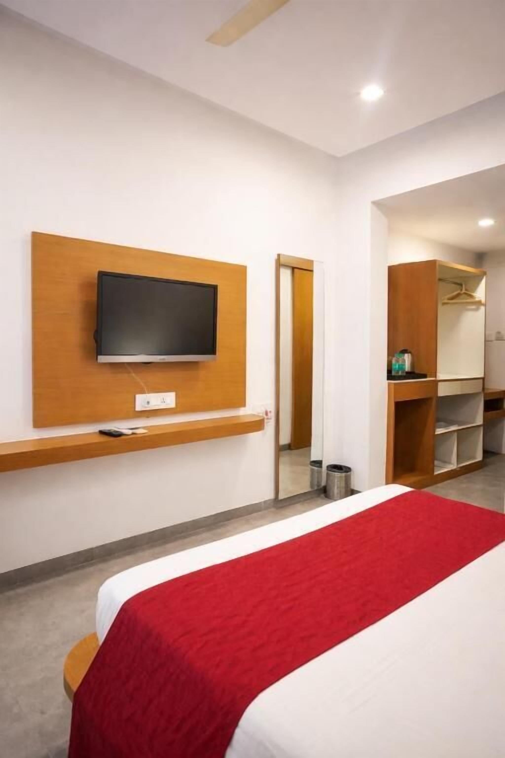 Deluxe Double or Twin Room, City View | In-room safe, iron/ironing board, free WiFi