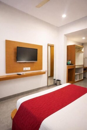 Deluxe Double or Twin Room, City View | In-room safe, iron/ironing board, free WiFi - Hotel Paradise  (Rajgurunagar)