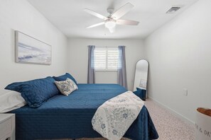 4 bedrooms, iron/ironing board, free WiFi, bed sheets - Siesta Key Tropical Island Oasis with Private Pool and 4 King Beds (Sarasota)