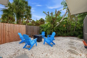 Terrace/patio - Siesta Key Tropical Island Oasis with Private Pool and 4 King Beds (Sarasota)