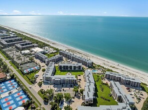 An aerial view of a coastal hotel with multiple buildings, a beach, and a clear view of the ocean. - Welcome to F203, 2br/2bath, Sundial of Sanibel, a relaxing beach condo, resort-style amenities, and easy access to sand, shells, dining, and island fun. Perfect for a Sanibel getaway with comfort, convenience, and coastal charm. 3-7night minimum (Sanibel Island)
