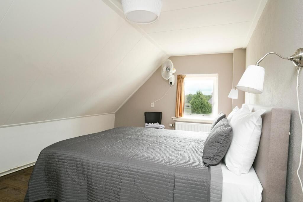 Comfort House | In-room safe, blackout drapes, free WiFi