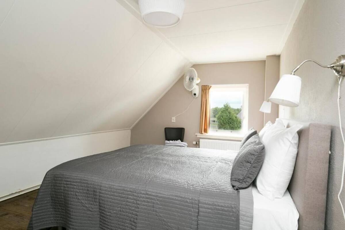 Comfort House | In-room safe, blackout drapes, free WiFi