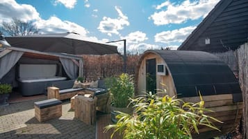 Maison Confort | Bain à remous extérieur