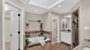 House, 4 Bedrooms | Bathroom | Towels, shampoo