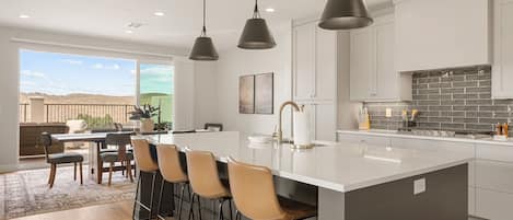 Townhome, 5 Bedrooms | Private kitchen