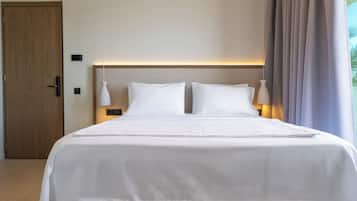 Deluxe Studio, Balcony, Sea View | In-room safe, desk, soundproofing, iron/ironing board