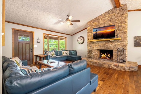 TV, fireplace, video games, table football - Pet Welcome Cabin, Hot Tub, Game Room, Near Dollywood (Sevierville)