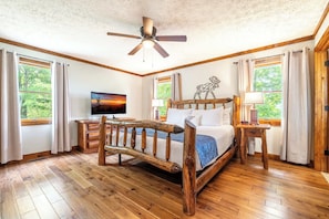 Iron/ironing board, WiFi, bed sheets - Pet Welcome Cabin, Hot Tub, Game Room, Near Dollywood (Sevierville)