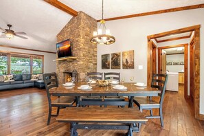 Dining - Pet Welcome Cabin, Hot Tub, Game Room, Near Dollywood (Sevierville)