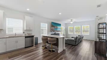Townhouse, Beberapa Tempat Tidur, dapur, pemandangan kebun (Covey Luxe) | Interior