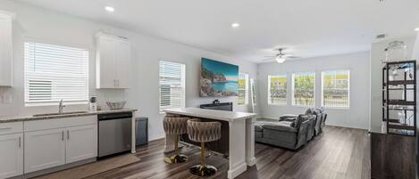 Townhome, Multiple Beds, Kitchen, Garden View (Covey Luxe) | Interior