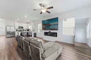 Residenza, letti multipli, cucina, vista giardino (Covey Luxe) | Area soggiorno