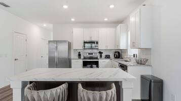 Townhouse, Beberapa Tempat Tidur, dapur, pemandangan kebun (Covey Luxe) | Dapur pribadi
