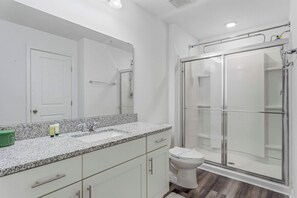 Residenza, letti multipli, cucina, vista giardino (Covey Luxe) | Bagno