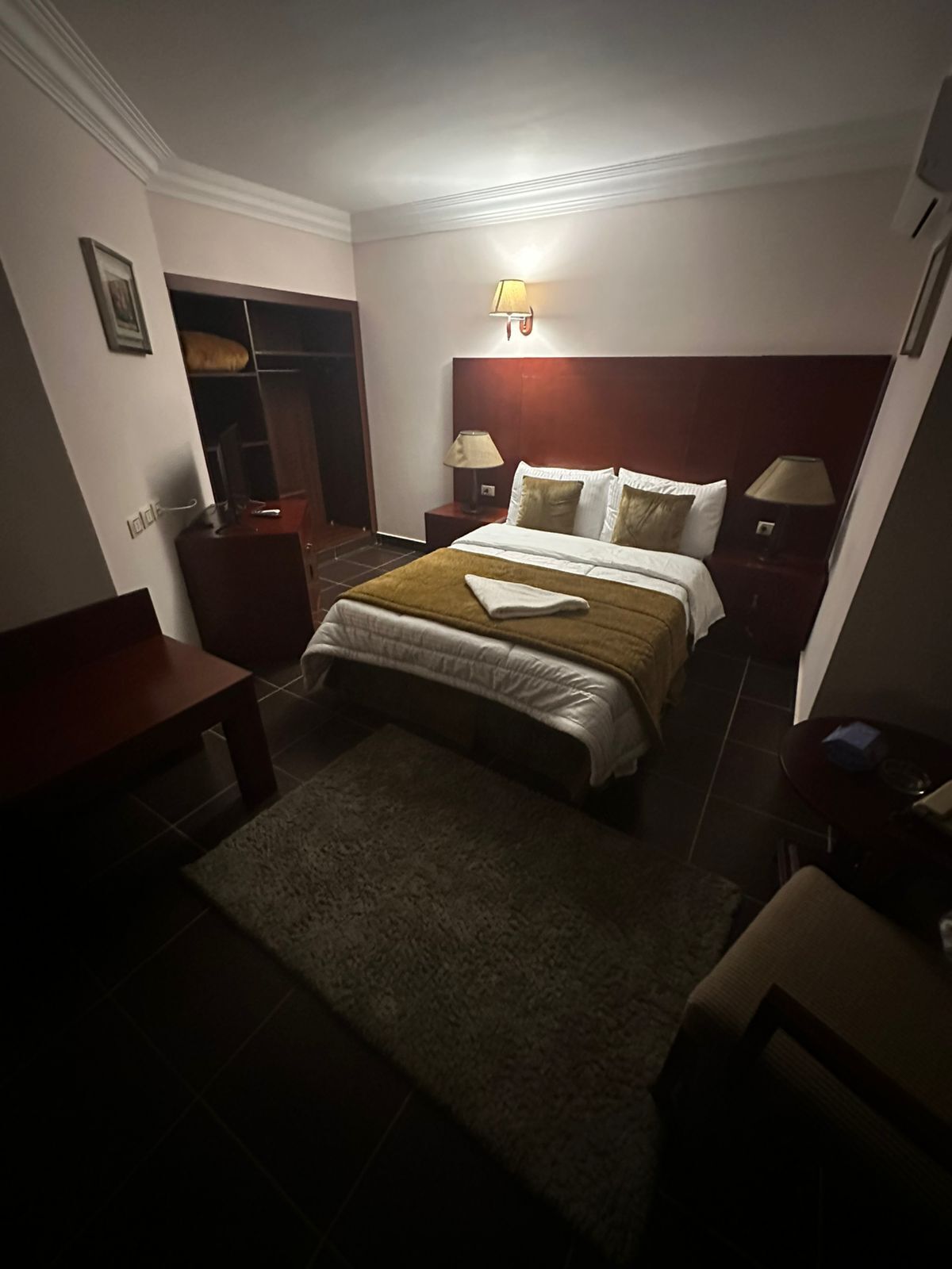 Luxury-Suite, Stadtblick | Schreibtisch, laptopgeeigneter Arbeitsplatz, Verdunkelungsvorhänge