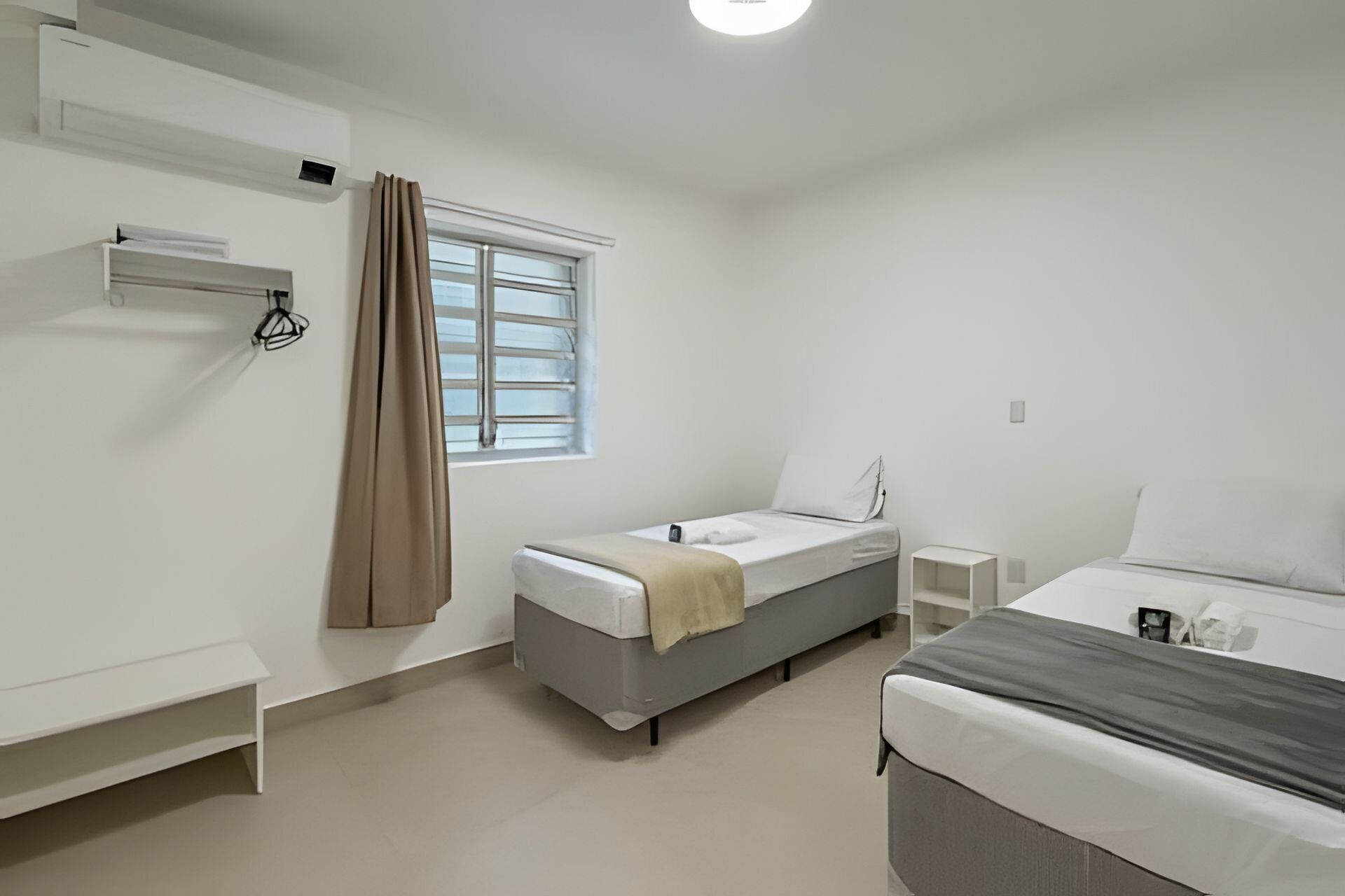 Apartamento básico | Espaço de trabalho para notebook, Wi-Fi de cortesia, roupa de cama