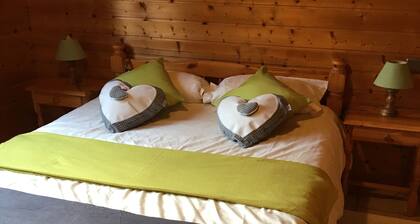 CHALET POUR VOS VACANCES « AU CHANT DU RUISSEAU »