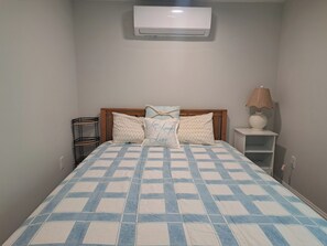 Ferros/tábuas de passar roupa, acesso à internet, roupa de cama