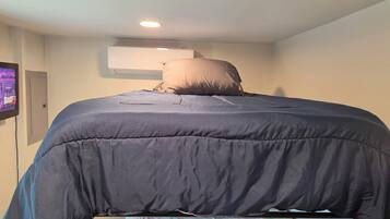 2 bedrooms, iron/ironing board, Internet, bed sheets